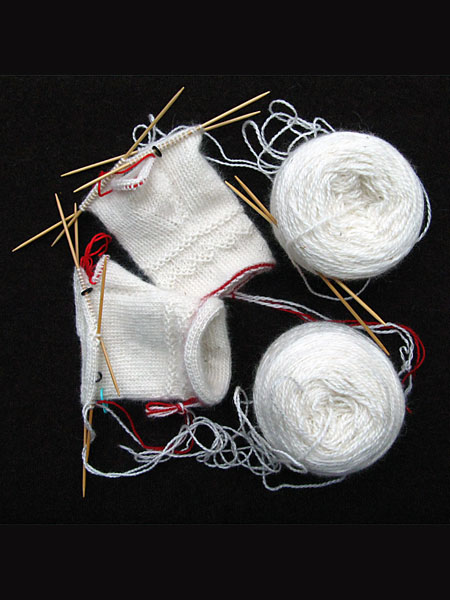 Twined knitted mittens