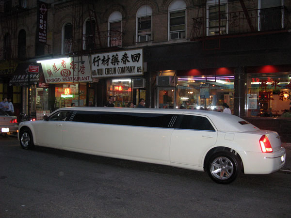 New York 2008 - Limo in China Town